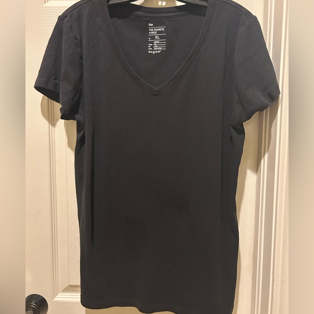 GAP Classic Black Favorite V-Neck Tee